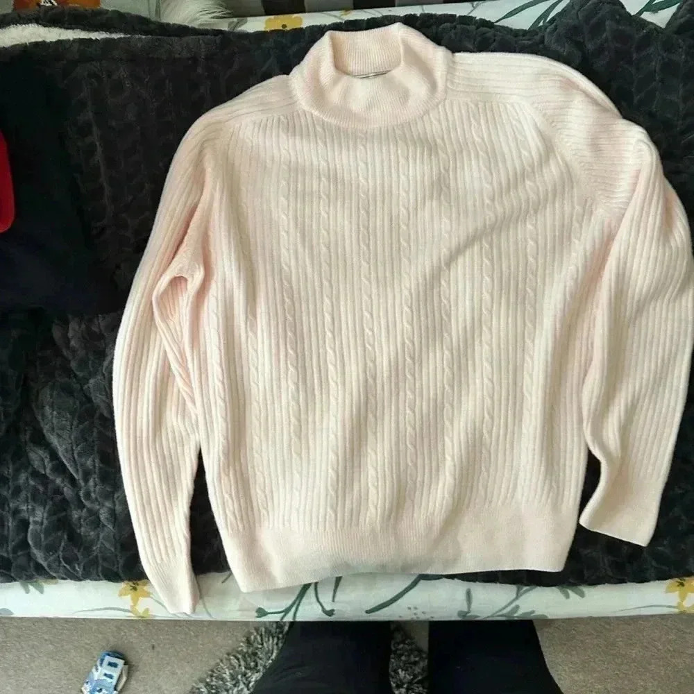 Vintage Sarah Bentley sweater in cable knit look. Pink size large.
